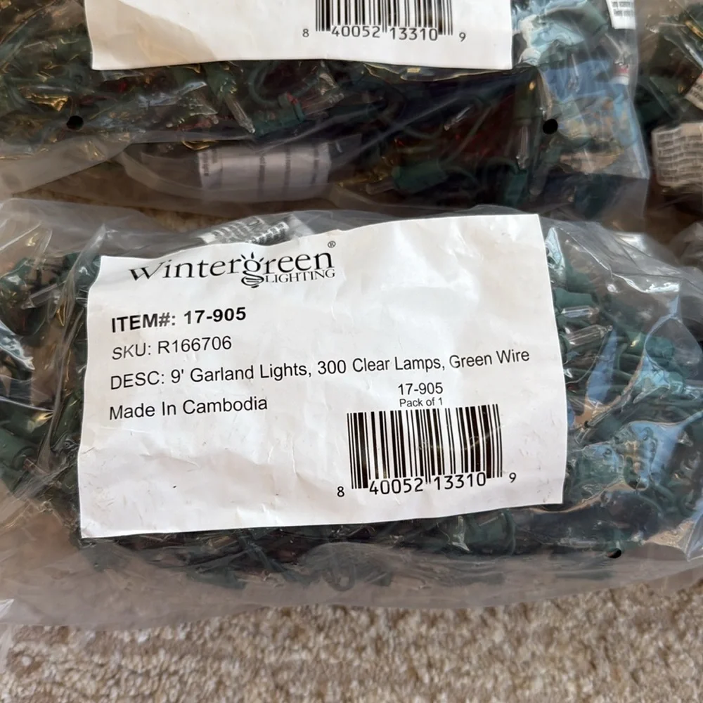 NIB-Wintergreen Lighting- 9’ Garland Lights, 300 Clear Lamps, Green Wire